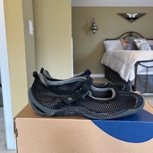 Merrell women’s mesh Circuit MJ breeze shoe size 7